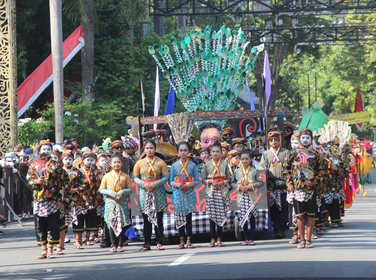 Pawai budaya HUT ke - 77. SD / SMP / MI / MTS