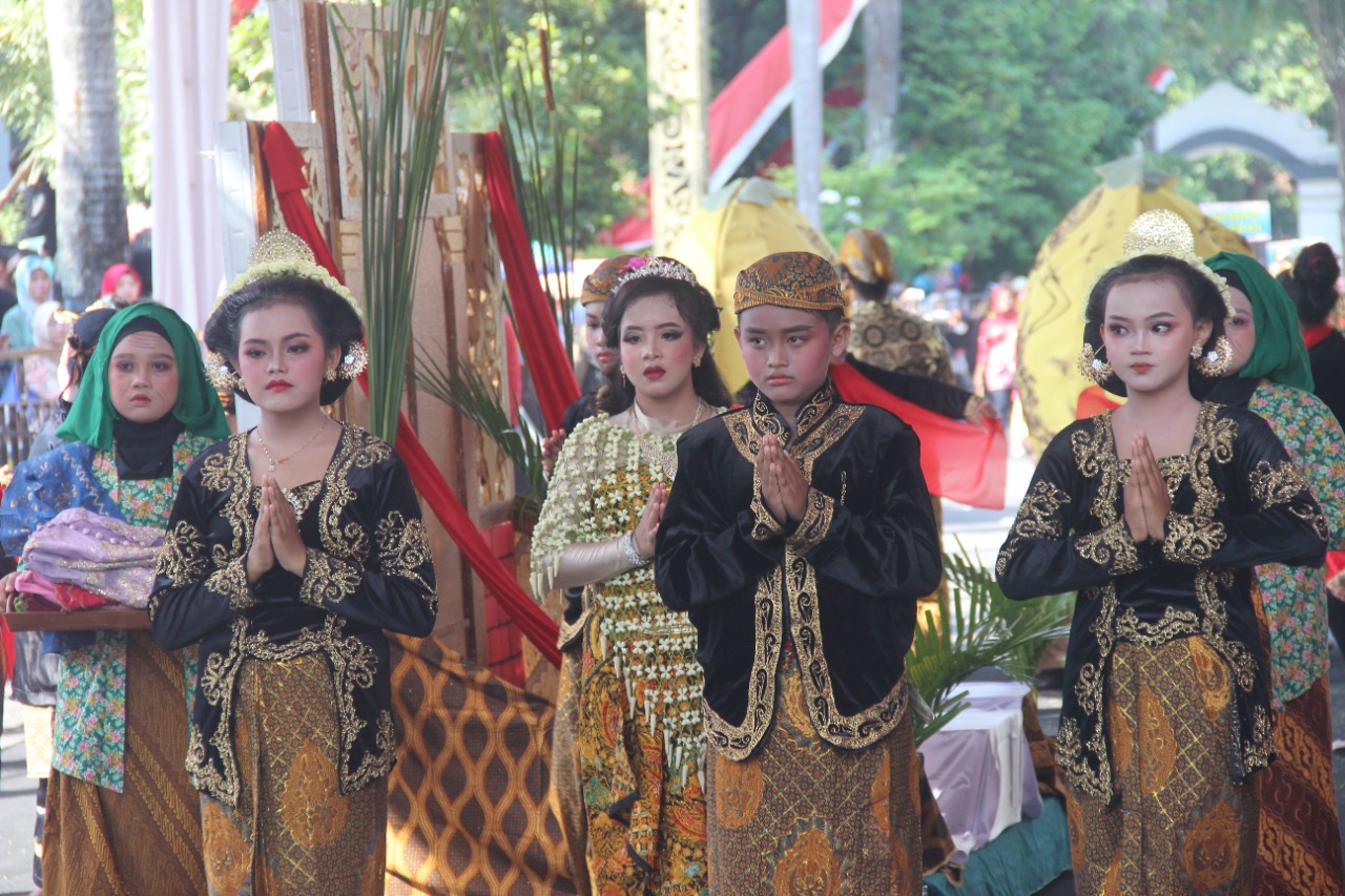 Pawai budaya HUT ke - 77. SD / SMP / MI / MTS