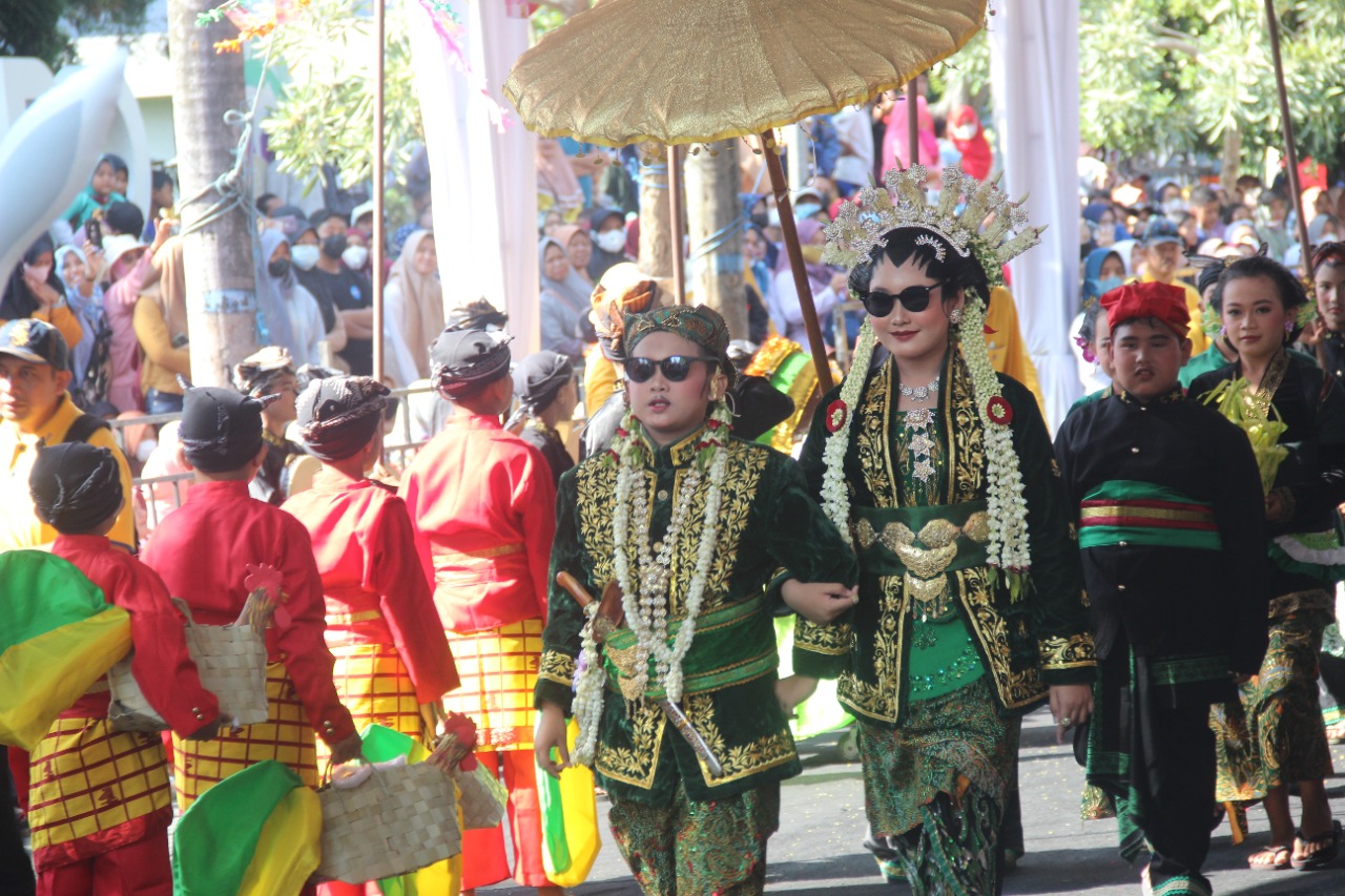 Pawai budaya HUT ke - 77. SD / SMP / MI / MTS